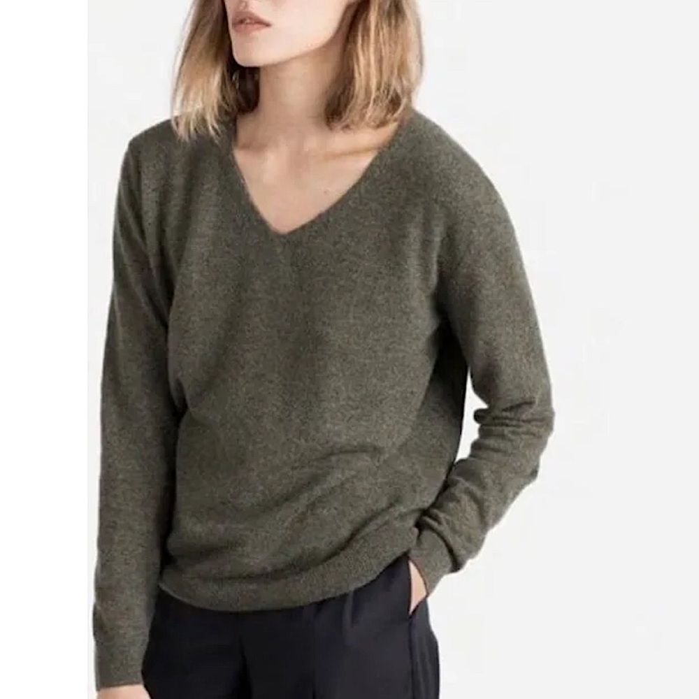 Everlane Women's V-Neck Cashmere Sweater in Loden Pine Green Size Small
